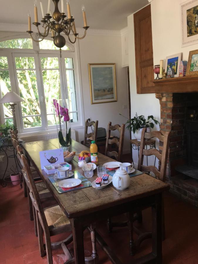 Au Charme Des Pommiers Bed & Breakfast Thiberville Bagian luar foto